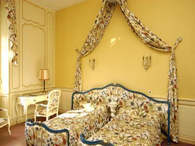 Chateau De Rigny Мантон-Сен-Бернар Номер фото